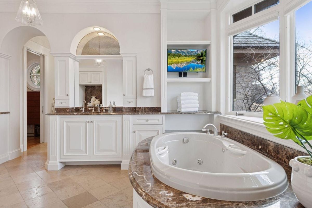 8,455 Sq. Ft. Mansion in Shorewood, MN ($5,995,000)