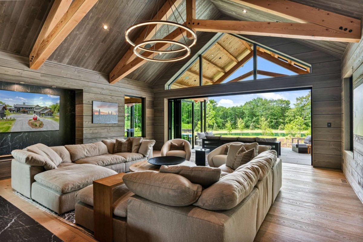 9,968 Sq. Ft. Mansion in Stowe, VT ($15,850,000)