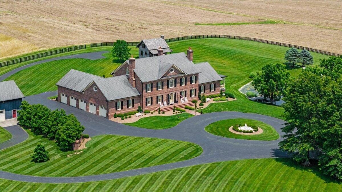 7,274 Sq. Ft. Mansion in Winchester, KY ($2,995,000)