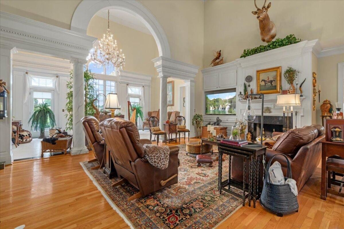 7,274 Sq. Ft. Mansion in Winchester, KY ($2,995,000)