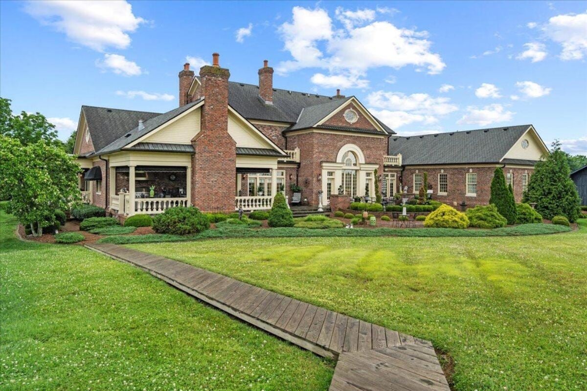 7,274 Sq. Ft. Mansion in Winchester, KY ($2,995,000)
