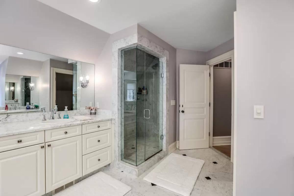 Discover the Elegance of Marble in This Serene Bathroom