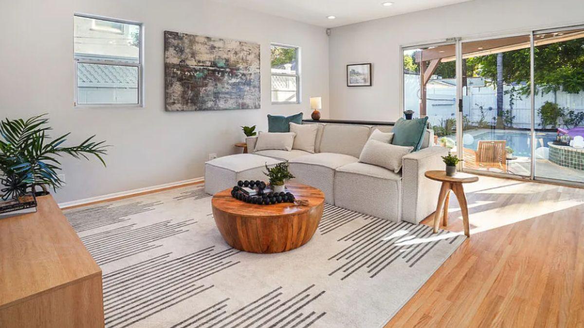 Relaxed Living Room with a Touch of Nature Through Sliding Glass Doors