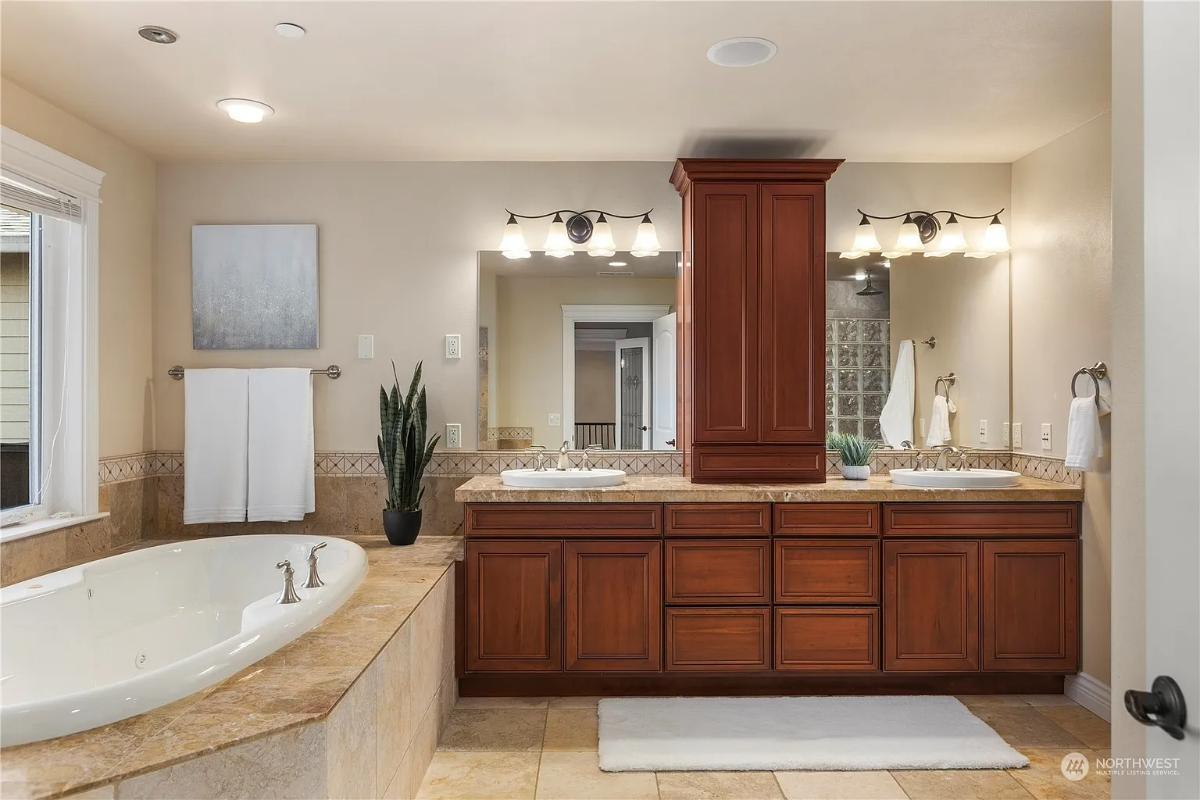 Spacious Bathroom with Dual Vanities and a Luxurious Soaking Tub