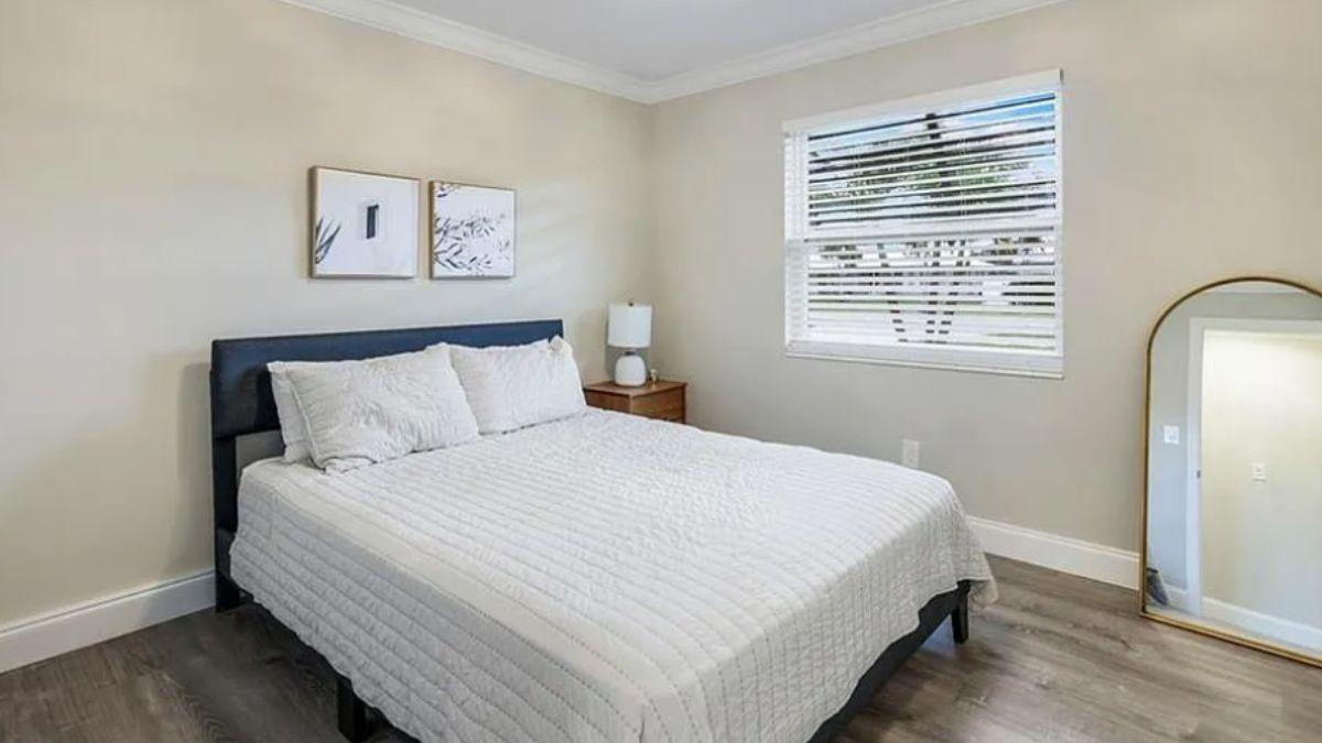 Simple and Chic Bedroom with a Stylish Arch Mirror