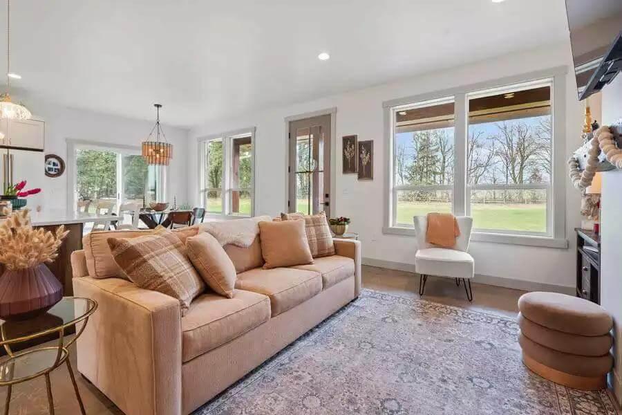 Relaxed Living Room with Large Windows Offering Stunning Outdoor Views