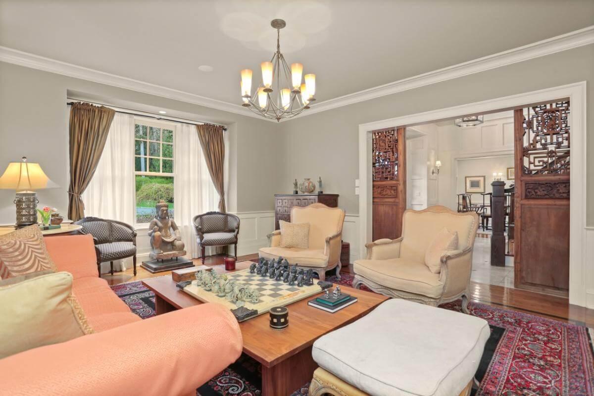 Classic Meets Global in This Elegant Sitting Room