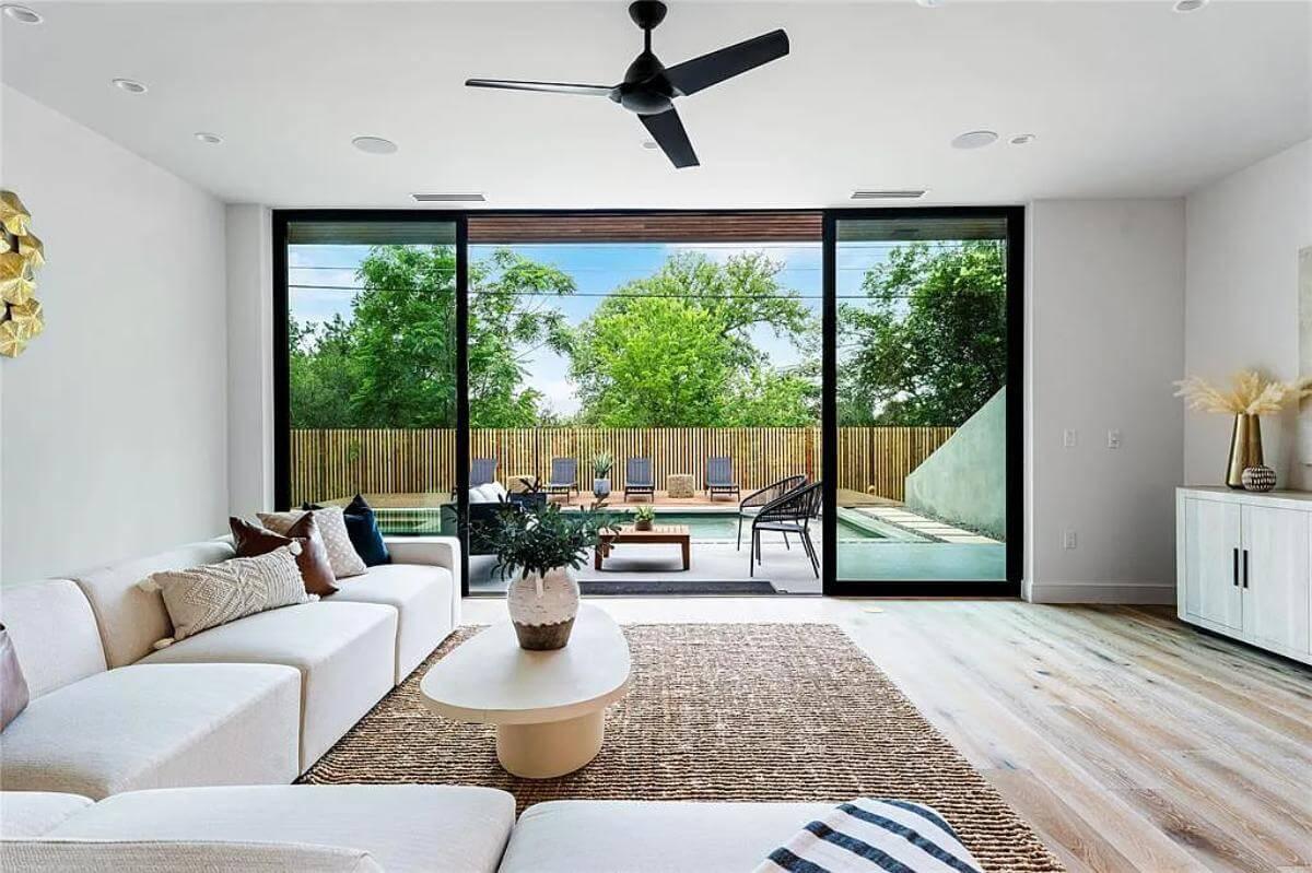 Take a Look at These Expansive Glass Doors in the Living Room