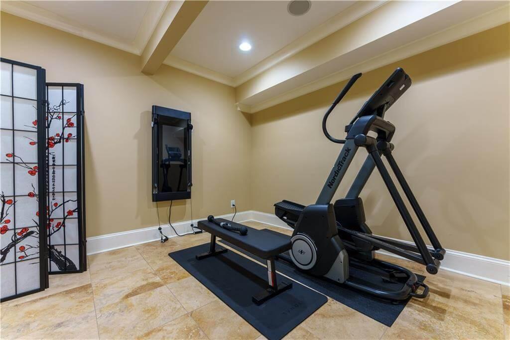 Spot the Zenful Touches in This Compact Home Gym