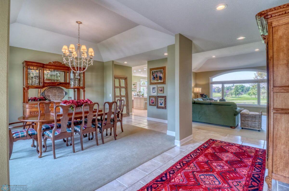 Dining Area/Entry