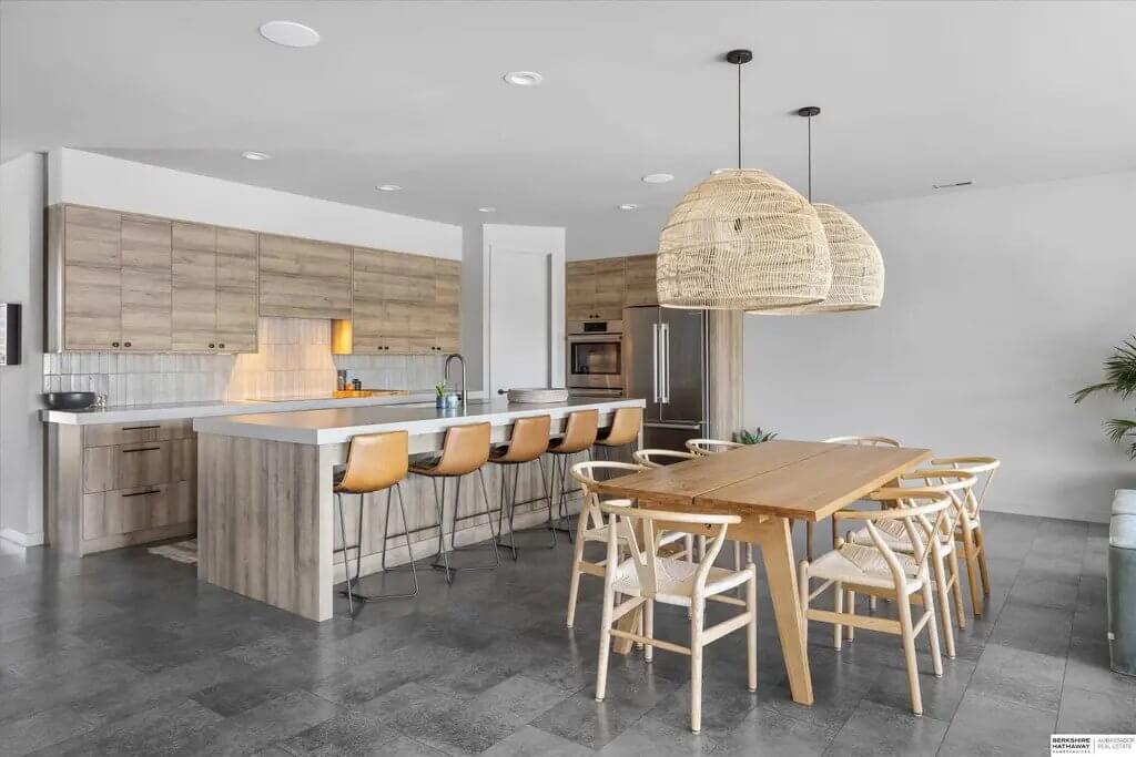Eat-in Kitchen