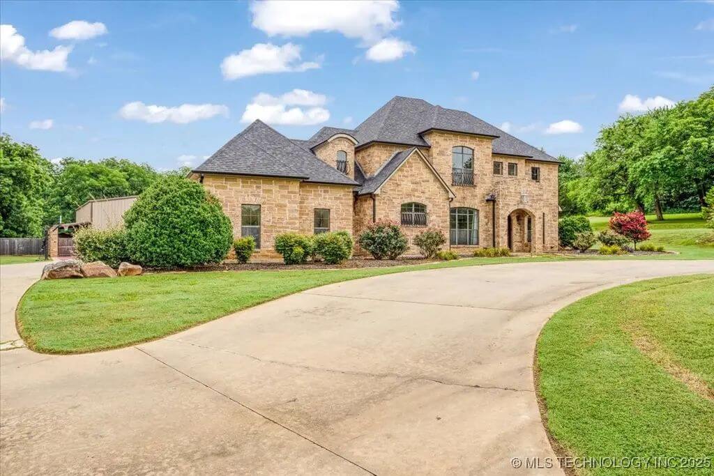 Here’s What $1 Million Will Get You For a House in Oklahoma (10 Properties) 
