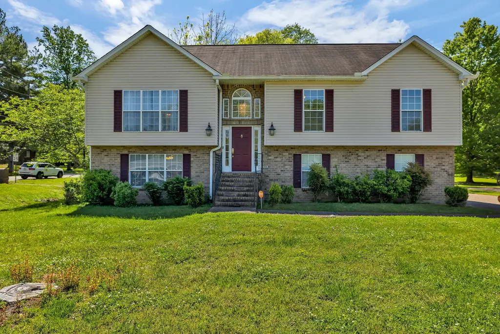 4-Bedroom Split-Level Home with Finished Basement and Covered Patio (2,316 Sq. Ft. Floor Plan)
