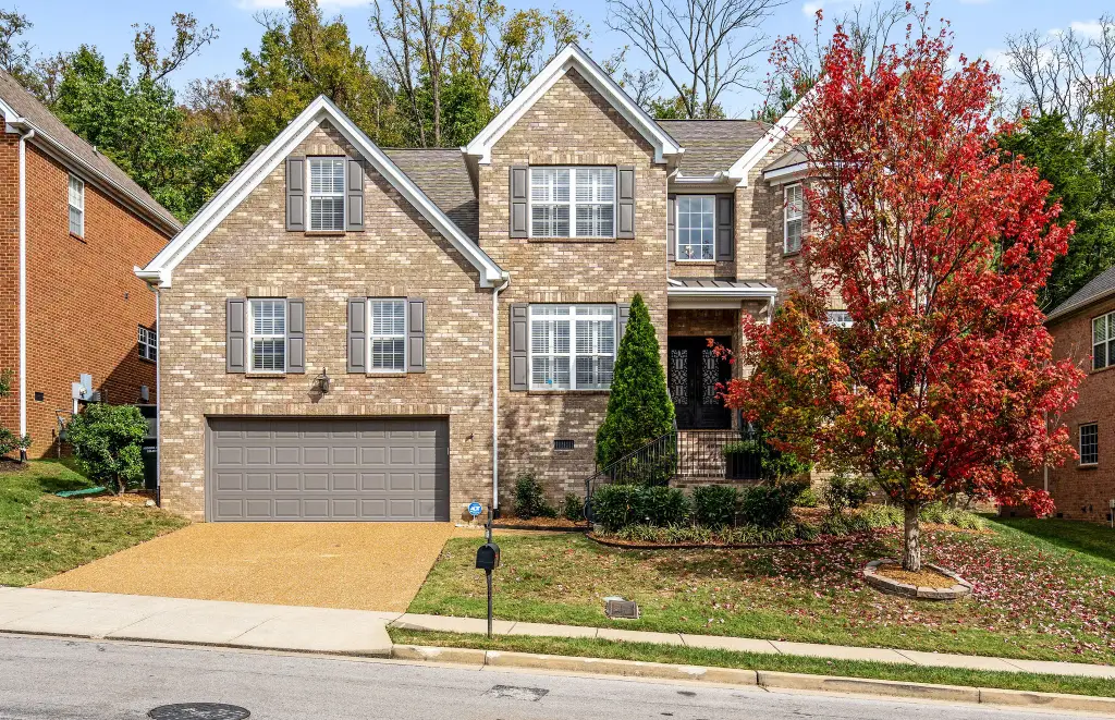 Traditional-Style 5-Bedroom Home with Open Floor Plan and Loft (3,985 Sq. Ft. Floor Plan)