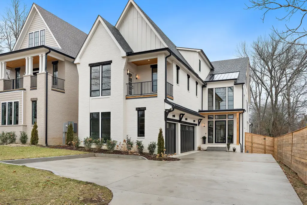 Modern Farmhouse 5-Bedroom Home with Wet Bar and Bonus Room (5,619 Sq. Ft. Floor Plan)