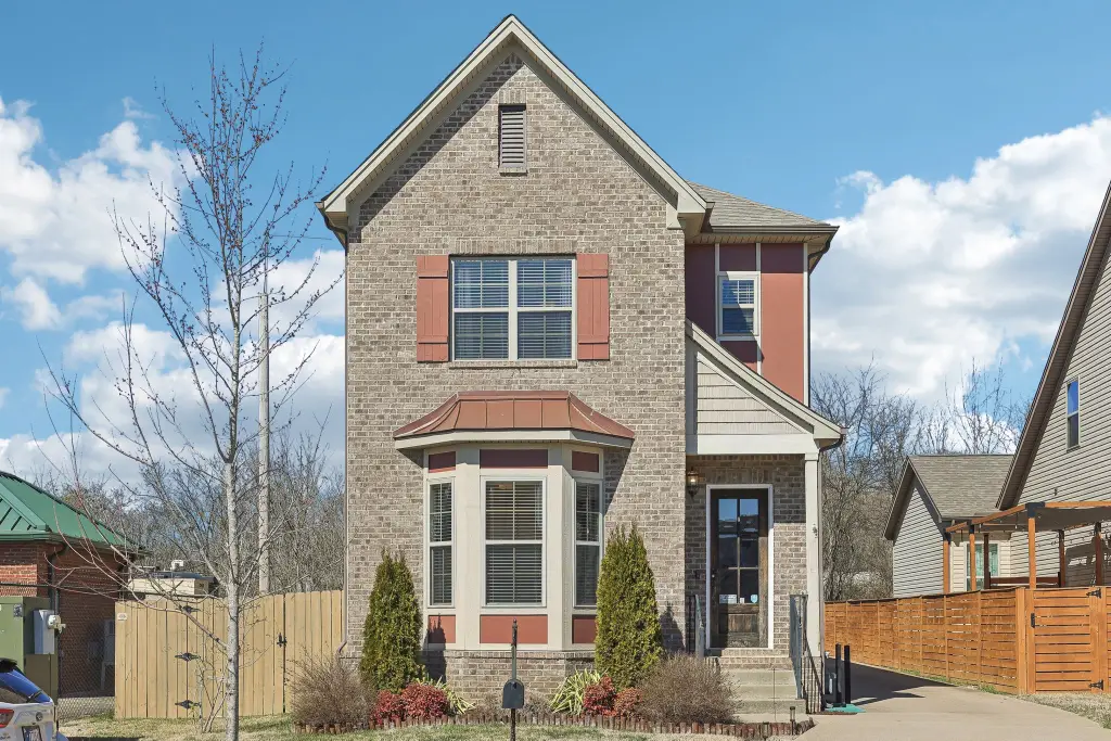 Traditional-Style 4-Bedroom Home for a Narrow Lot with Bonus Room and Double Garage  (2,746 Sq. Ft. Floor Plan)