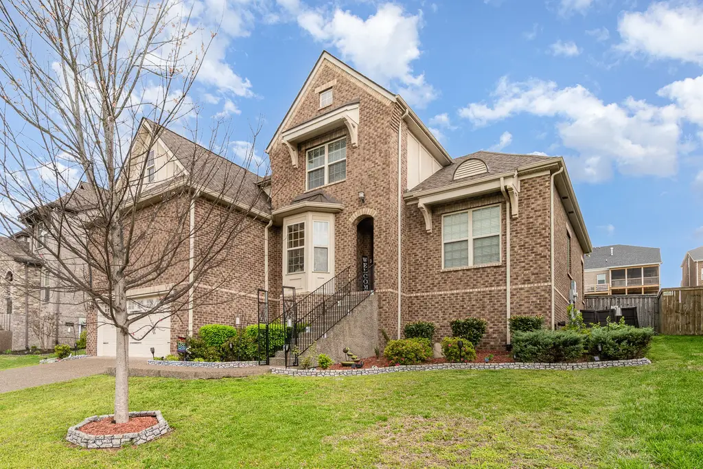 Traditional-Style 4-Bedroom Home with Open Floor Plan and a Bonus Room (2,802 Sq. Ft. Floor Plan)