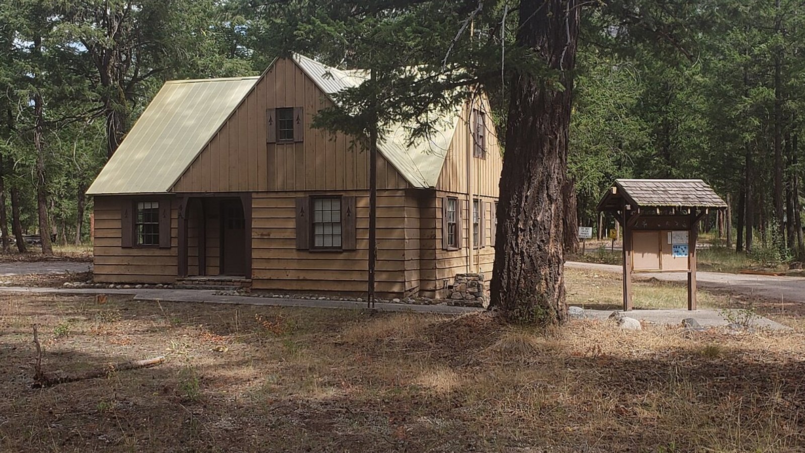 Mazama WA Town Image