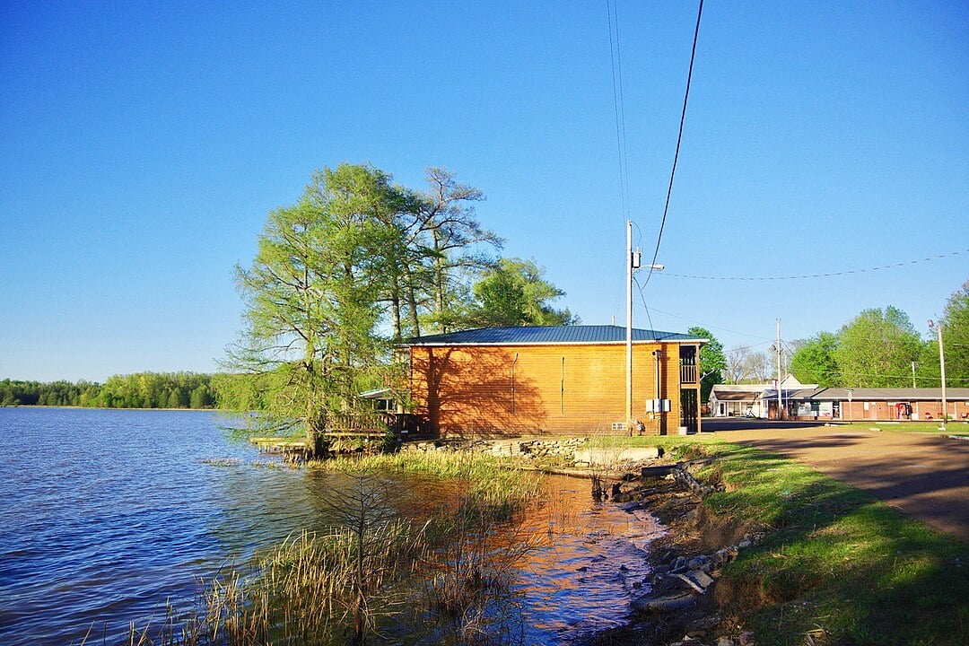 Tour 25 Secluded Towns Scattered Across the Backroads of Northwest Tennessee