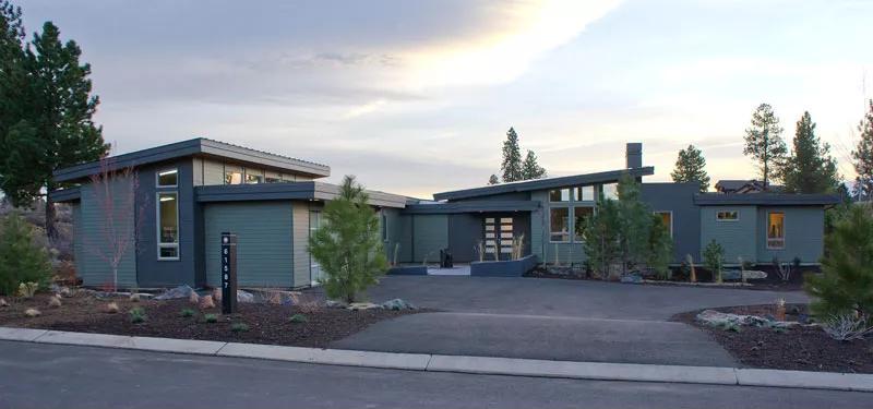 Discover the Sleek Lines and Low Profile of This Contemporary Exterior