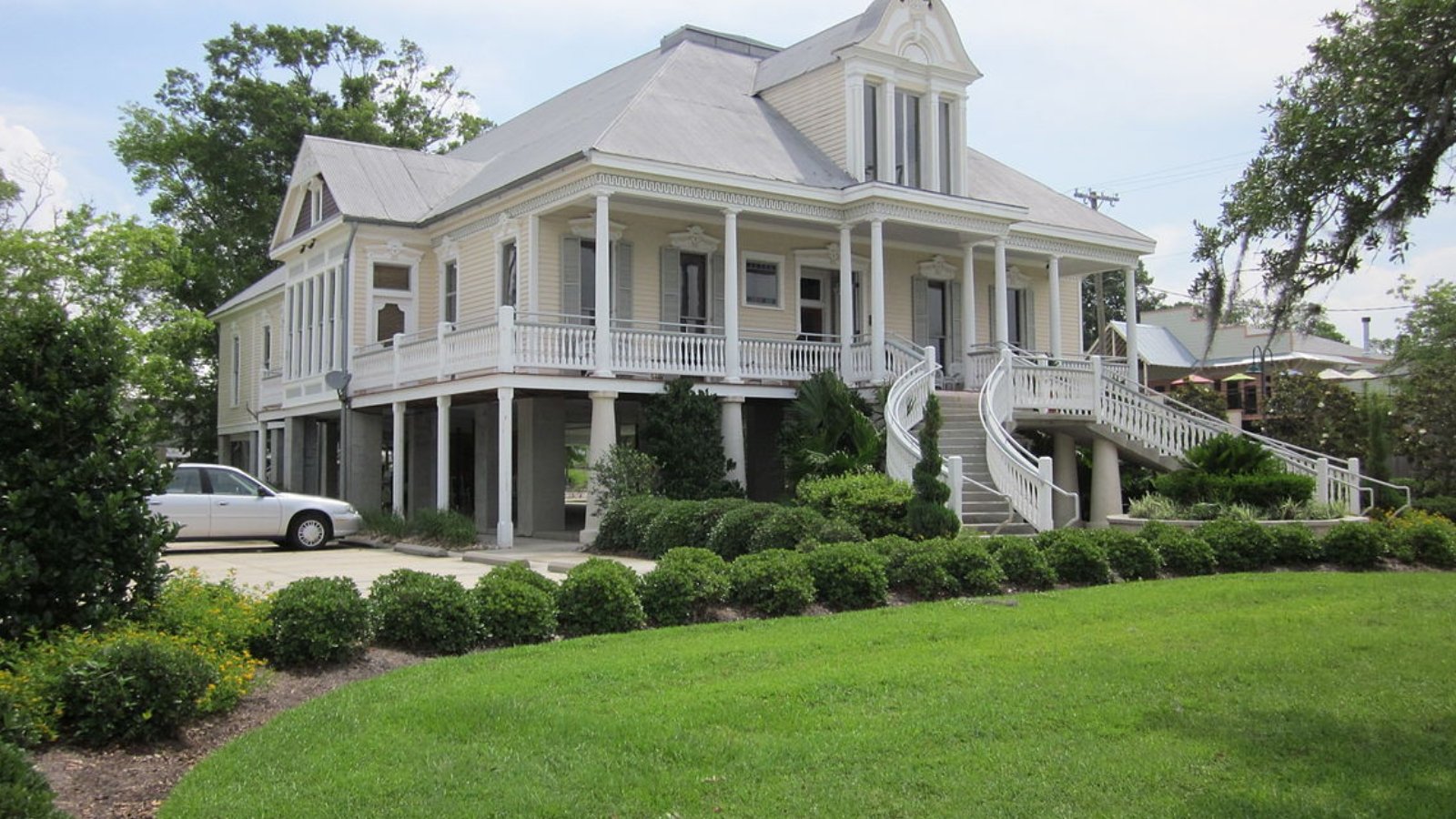 Mandeville LA Town Image