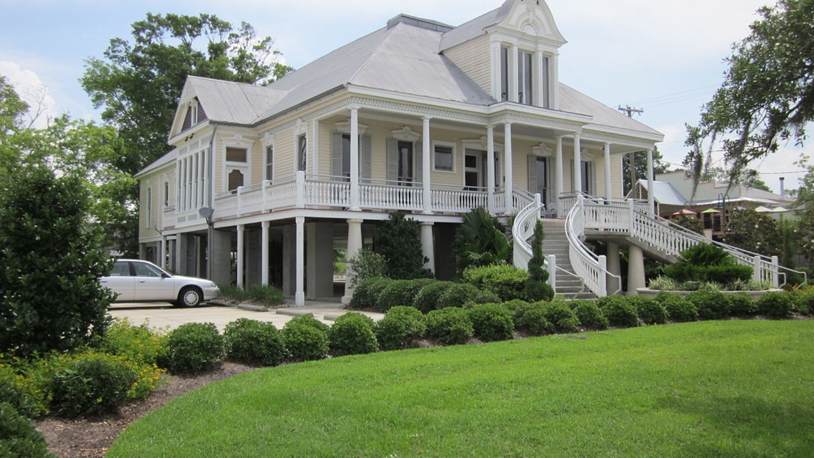 Mandeville LA Town Image
