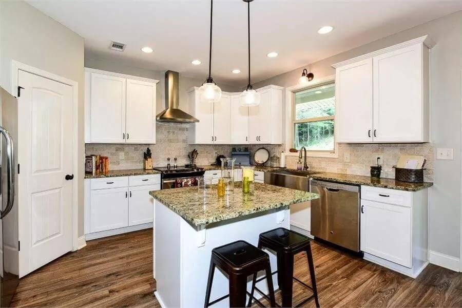 Check Out the Granite Island in This Craftsman Kitchen