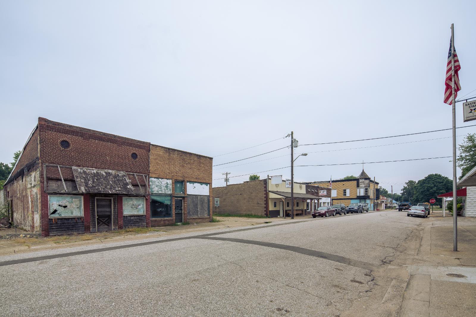Elnora Town Image