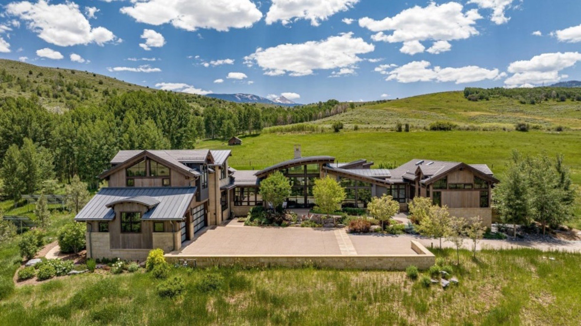 Tour this Contemporary Mountain Retreat in Edwards, Colorado, Just Minutes from Both Downtown and the Slopes