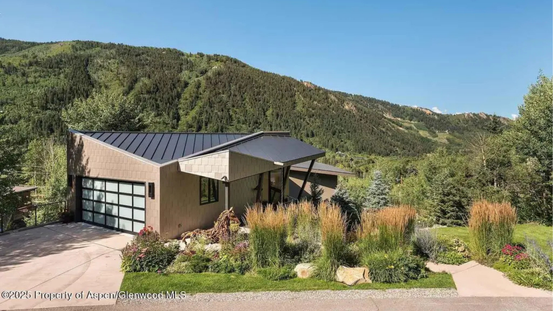 Explore this 3,629 Sq. Ft. Ultra-Modern Home in Aspen, Colorado, Featuring Cutting-Edge Amenities and Sweeping Mountain Views