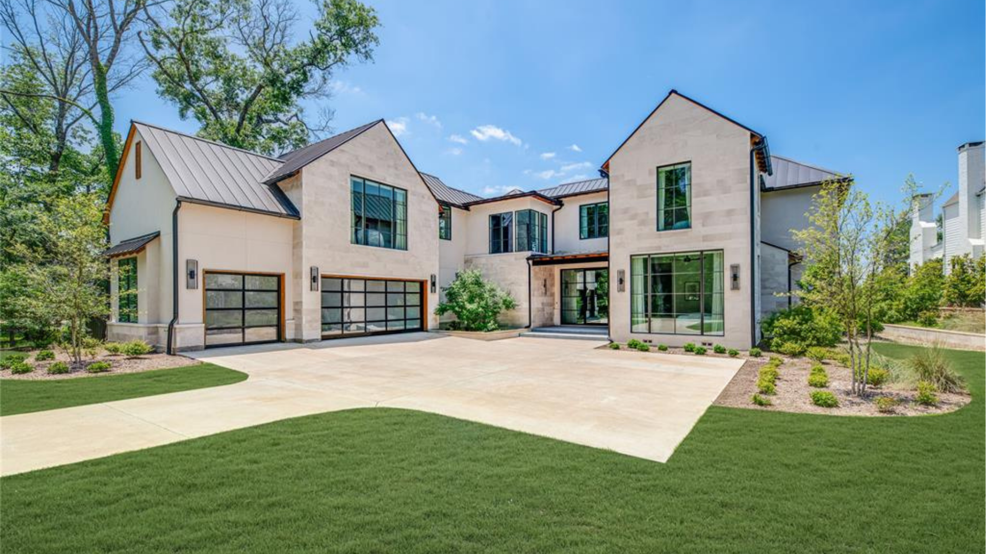 Explore this 7,000 Sq. Ft. Modern Waterfront Estate in Malakoff, Texas, Featuring Sweeping Views of Henderson Bay and Resort-Style Amenities