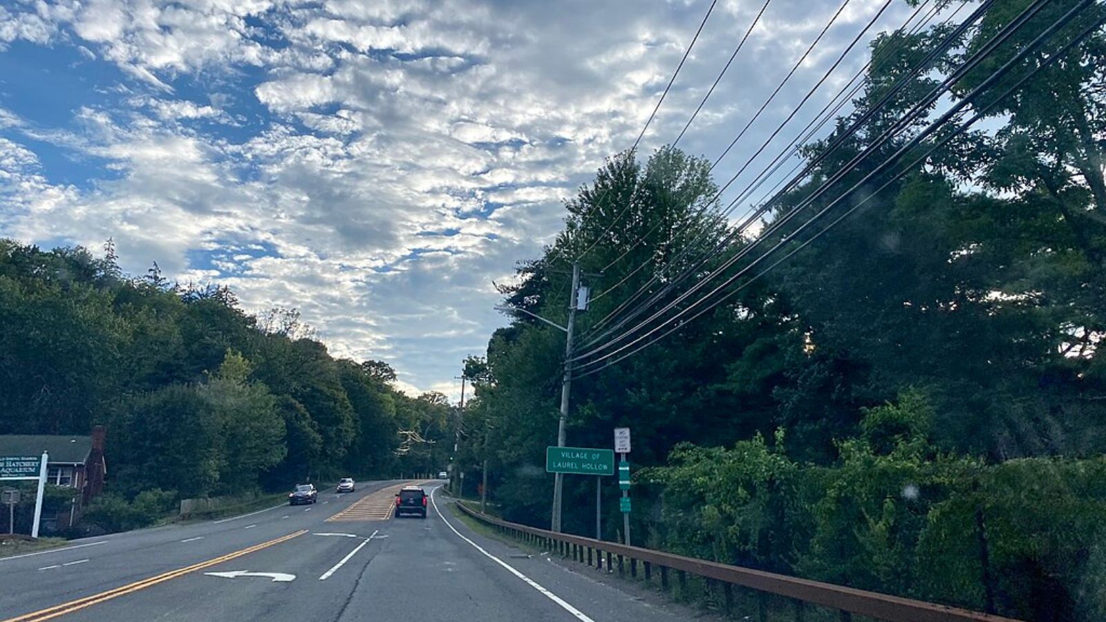 Laurel Hollow Town Image