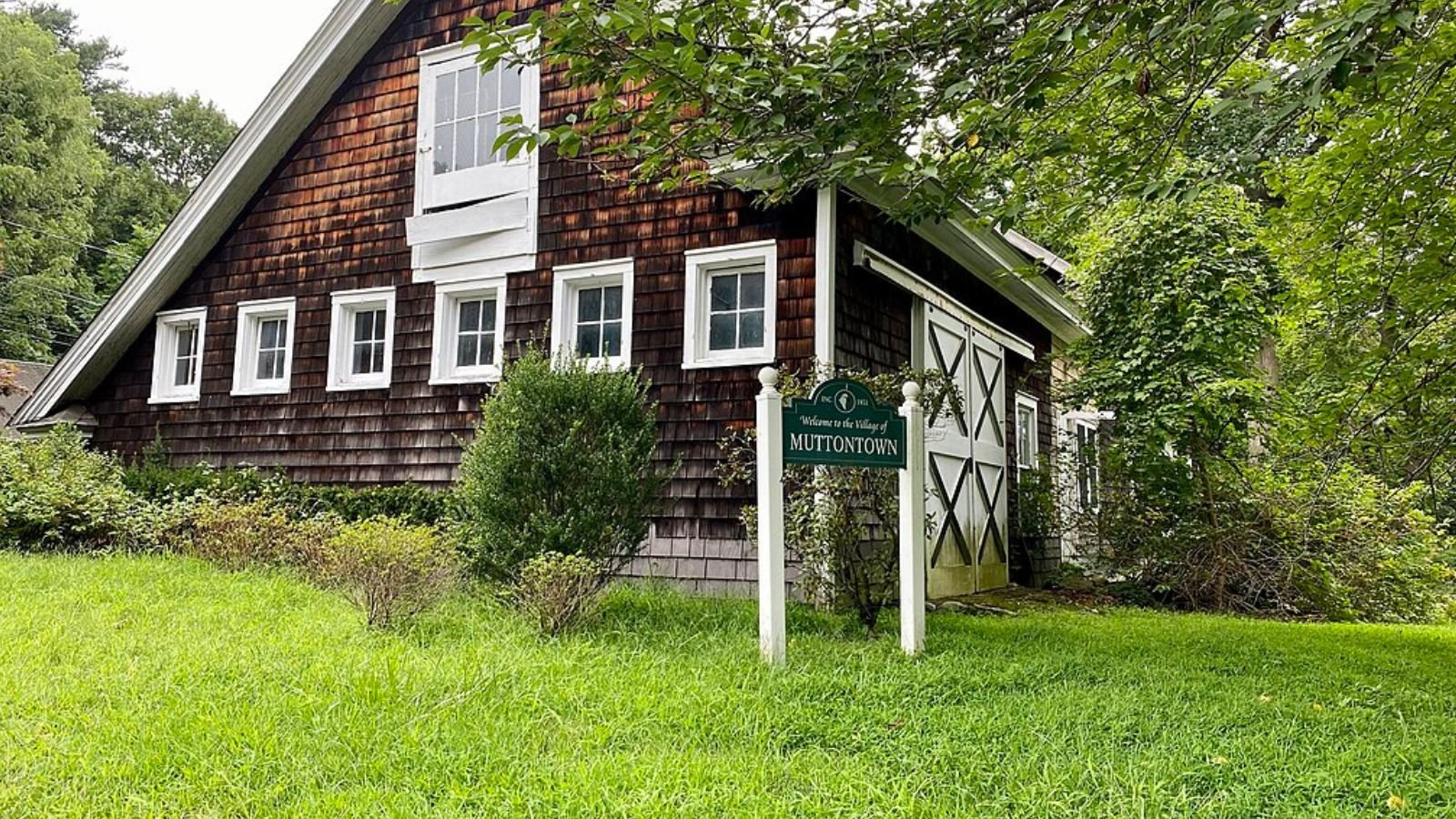 Muttontown Town Image