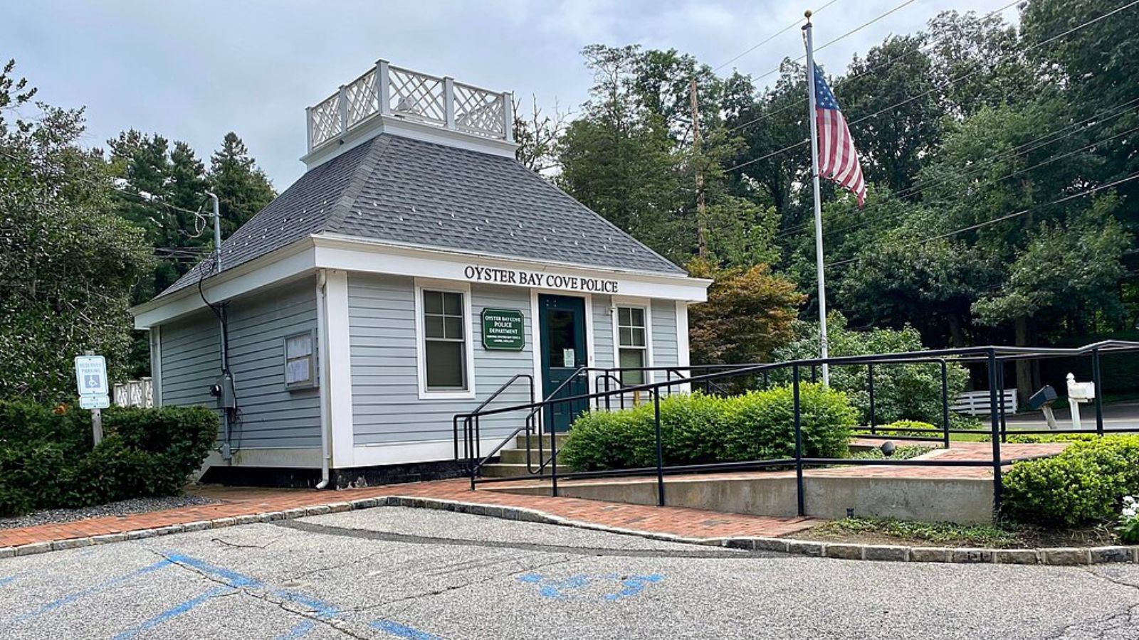Oyster Bay Cove Town Image