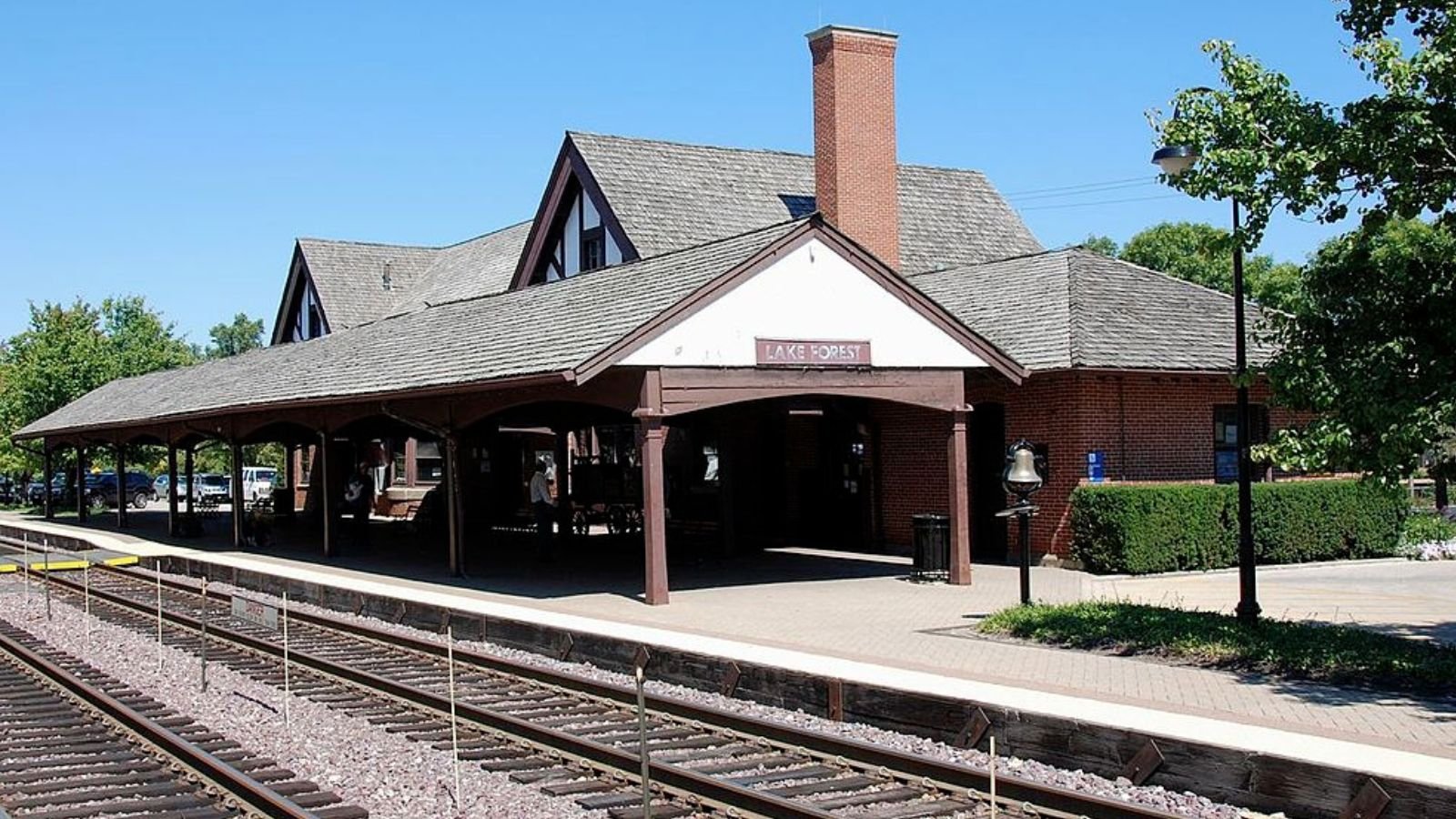 Lake Forest Town Image