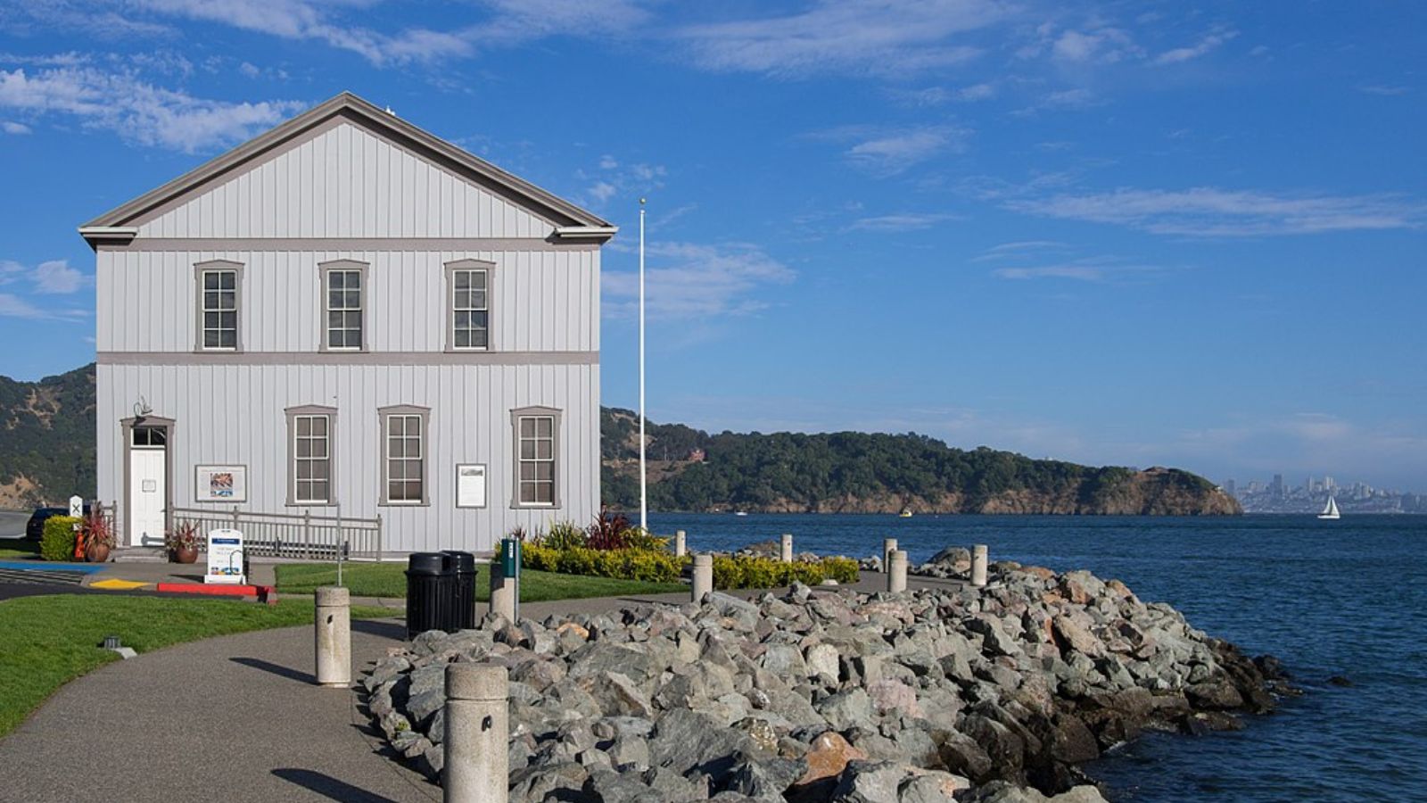 Tiburon Town Image
