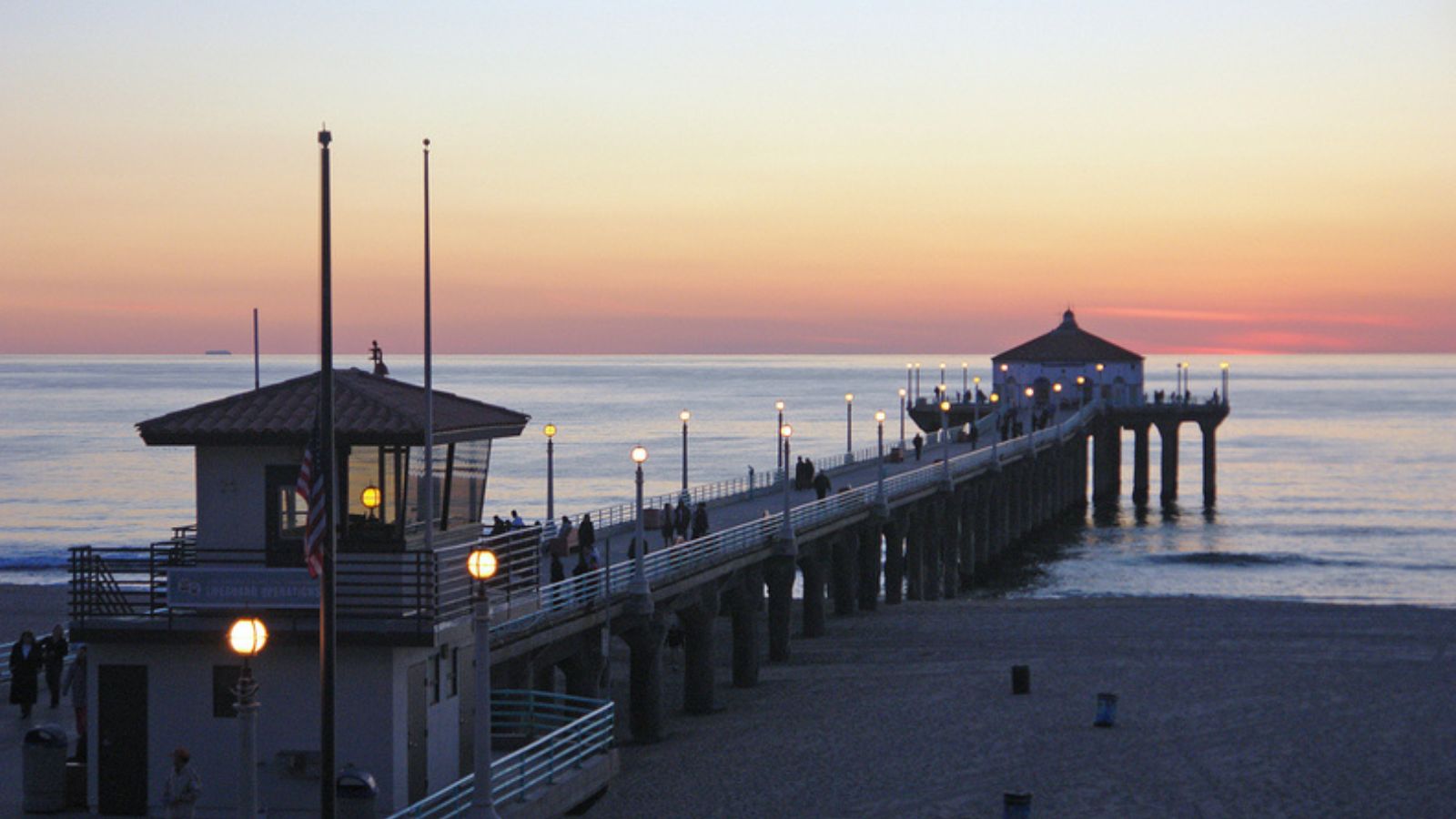 Manhattan Beach Town Image
