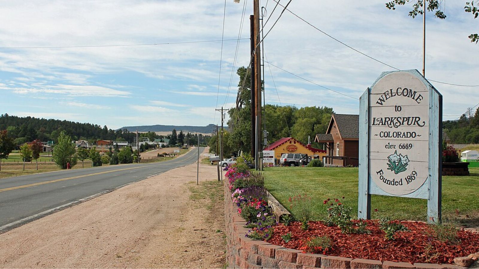 Larkspur Town Image