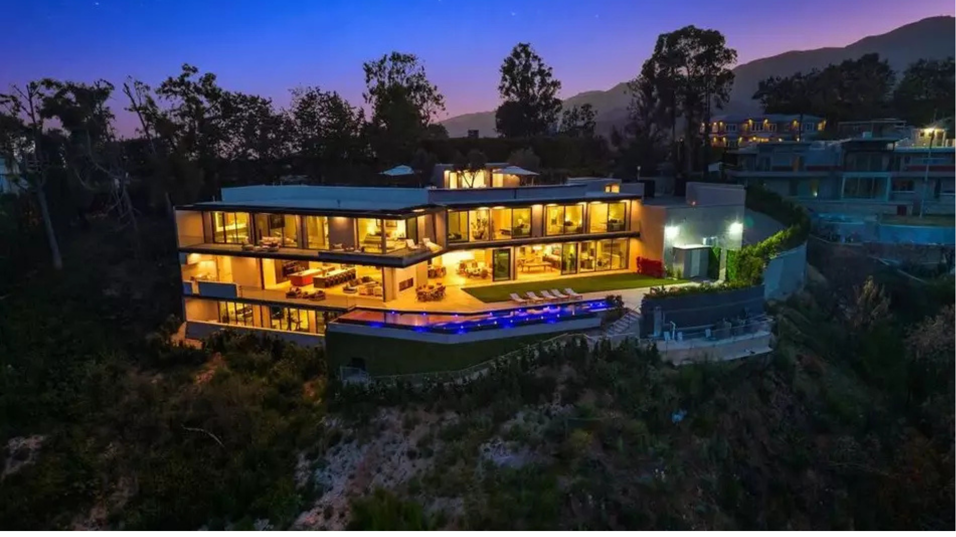 Explore this Spectacular 18,372 Sq. Ft. Contemporary Estate in Pacific Palisades, California, Featuring a 90-Foot Infinity Pool and Rooftop Deck