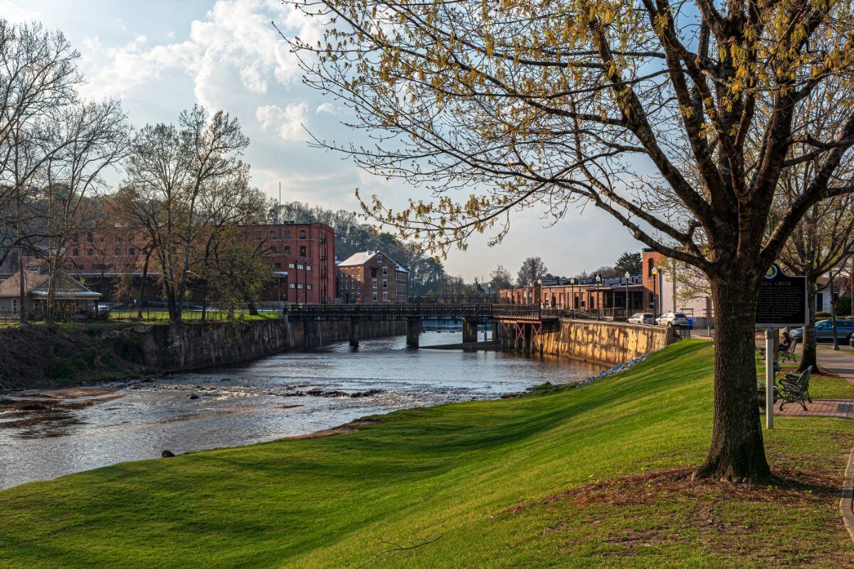 25 Hidden Gem Towns in Alabama That Showcase the State's Best Kept Secrets