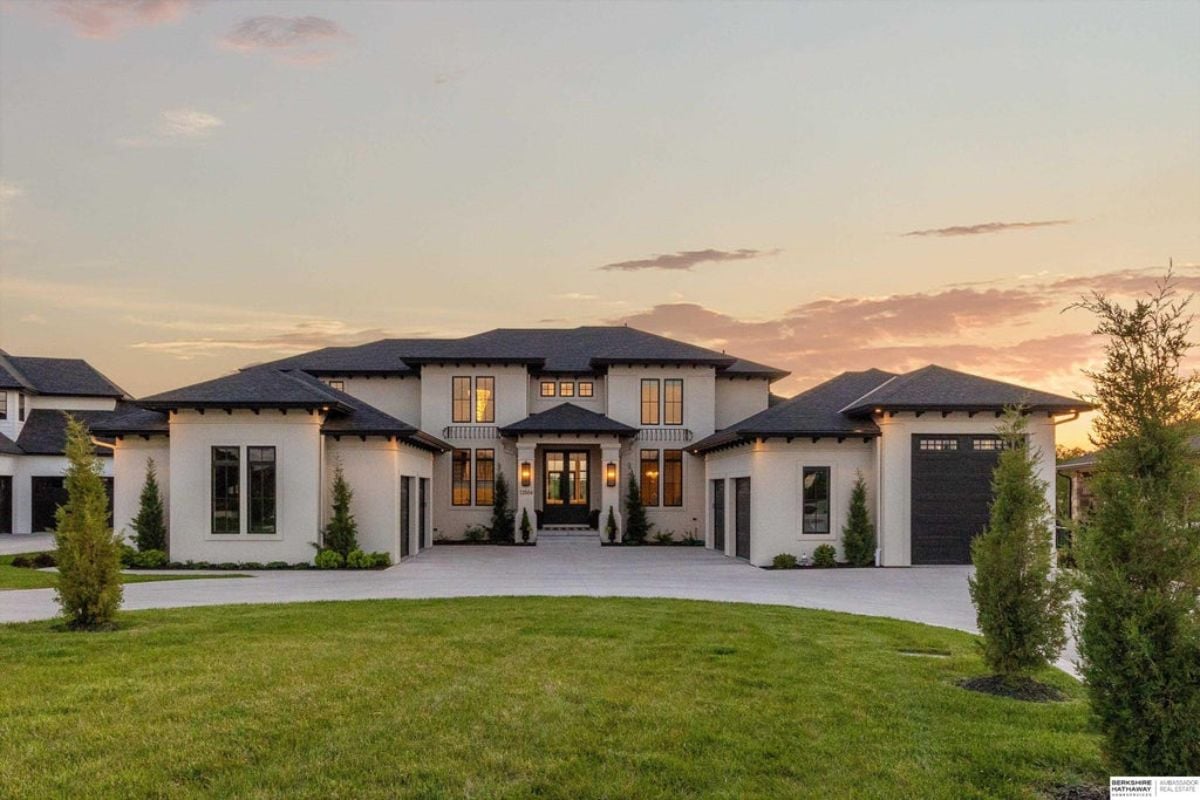 7,847 Sq. Ft. Mansion in Bennington, NE ($2,985,000)