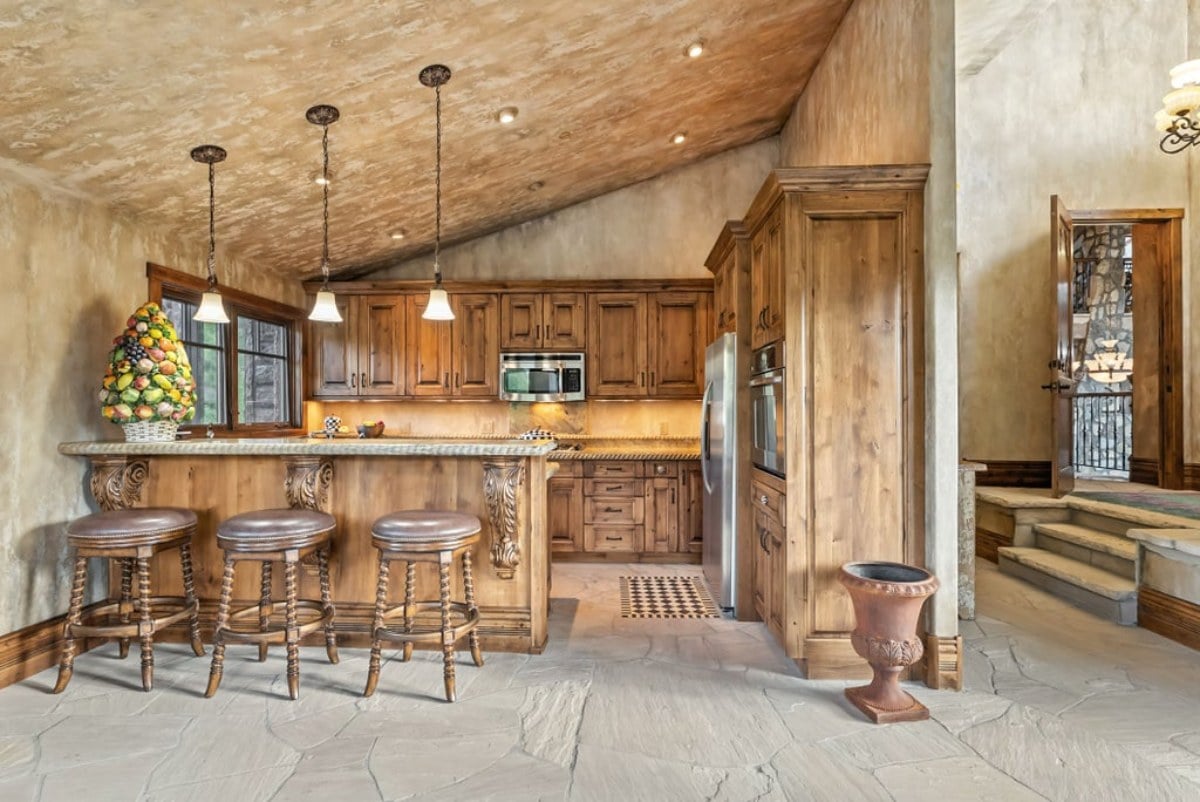 9,026 Sq. Ft. Mansion in Breckenridge, CO ($8,500,000)