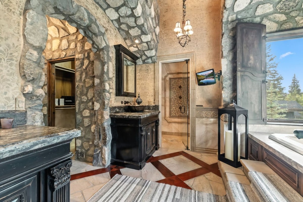 9,026 Sq. Ft. Mansion in Breckenridge, CO ($8,500,000)