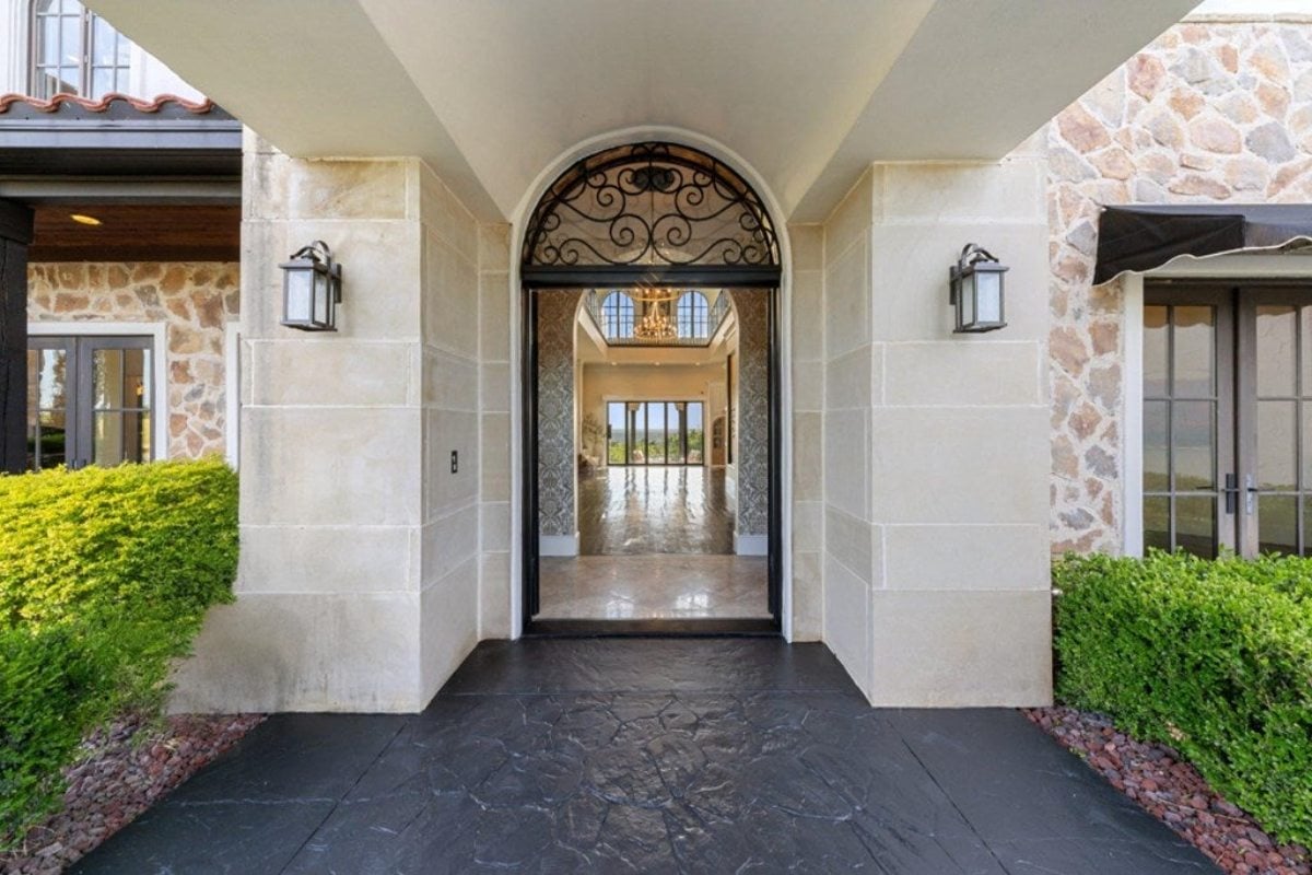 8,200 Sq. Ft. Mansion in Decatur, TX ($8,750,000)