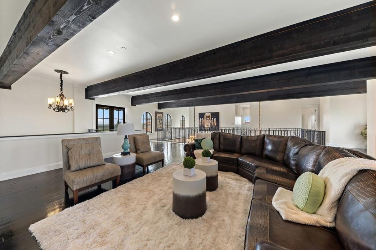 8,200 Sq. Ft. Mansion in Decatur, TX ($8,750,000)