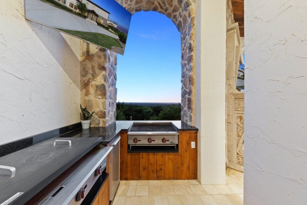 8,200 Sq. Ft. Mansion in Decatur, TX ($8,750,000)