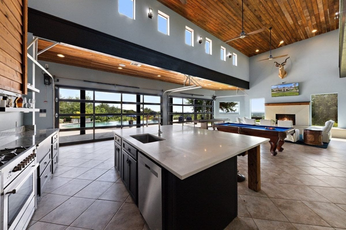 8,200 Sq. Ft. Mansion in Decatur, TX ($8,750,000)
