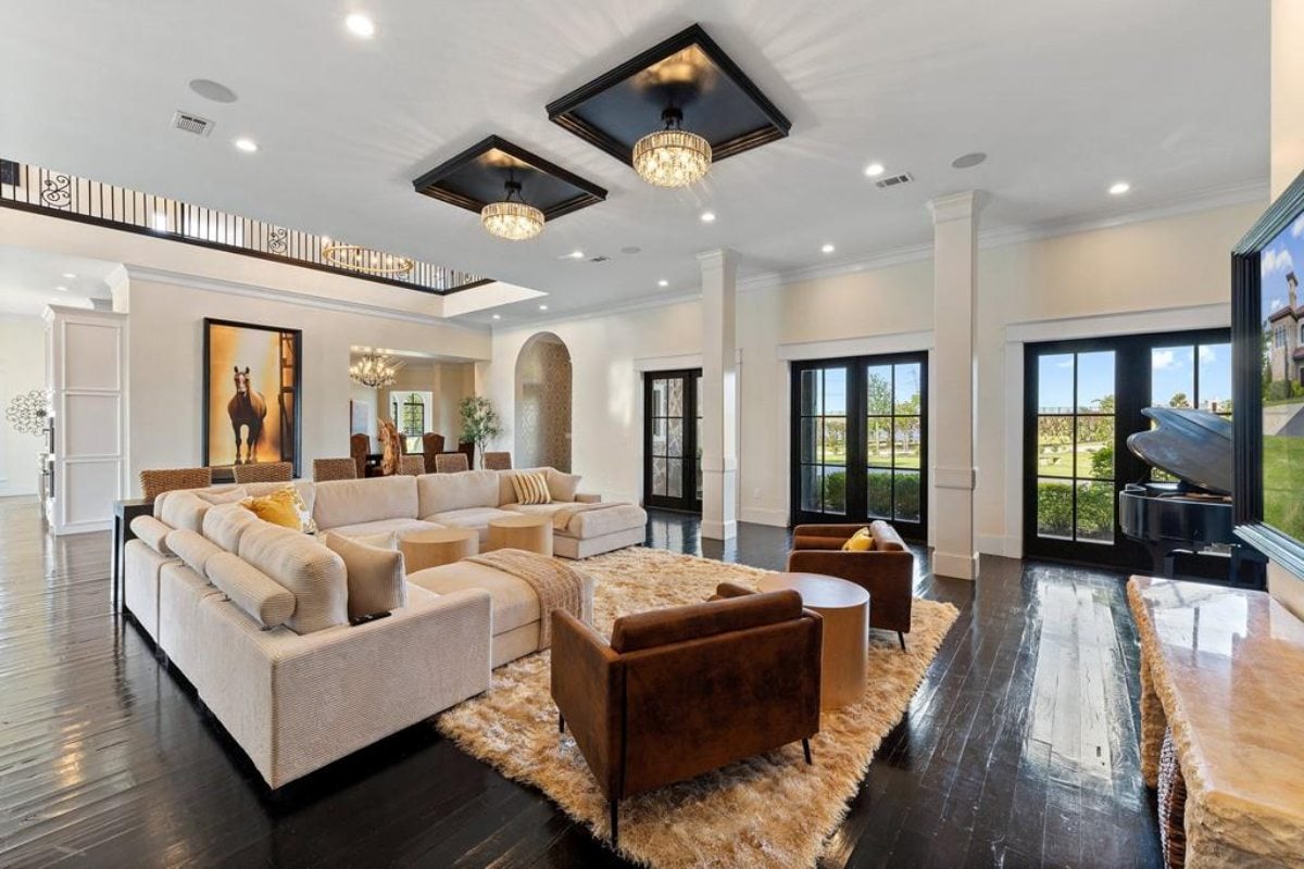 8,200 Sq. Ft. Mansion in Decatur, TX ($8,750,000)