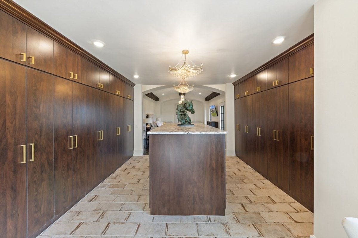 8,200 Sq. Ft. Mansion in Decatur, TX ($8,750,000)