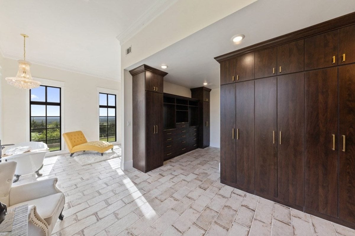 8,200 Sq. Ft. Mansion in Decatur, TX ($8,750,000)